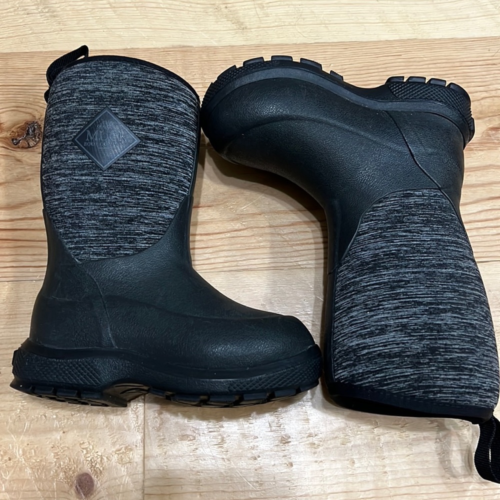 ❄️ - Like NEW! Little Kids Muck Element Boots!